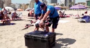 Záchranný dron pomohl ve Španělsku zachránit topícího se chlapce